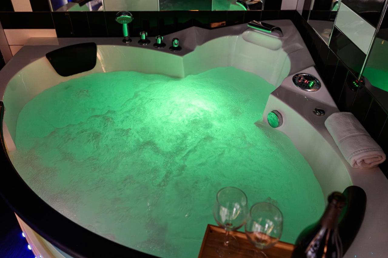 Stylish With Jacuzzi By Ndp Rent Apartment Roma Exterior foto